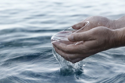 Tak Layak Konsumsi, Awas, Ini Bahaya Minum Air Laut!
